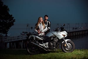 Asia & Radek sesja zdjęciowa z parą i motocyklem na plaży w gdyni witomino
