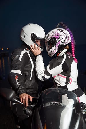 Asia & Radek sesja zdjęciowa z parą i motocyklem na plaży w gdyni witomino