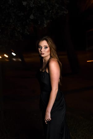Zosia sesja zdjęciowa z modelką wieczorem w Gdyni