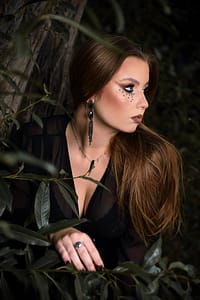 sesja zdjęciowa z modelką wieczorem w Gdyni