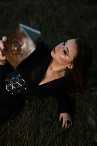 sesja zdjęciowa z modelką wieczorem w Gdyni