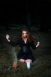 sesja zdjęciowa z modelką wieczorem w Gdyni