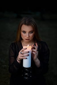 sesja zdjęciowa z modelką wieczorem w Gdyni