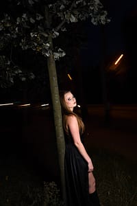 sesja zdjęciowa z modelką wieczorem w Gdyni