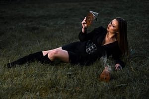 sesja zdjęciowa z modelką wieczorem w Gdyni