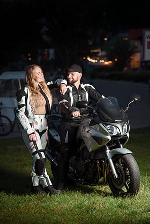 Asia & Radek sesja zdjęciowa z parą i motocyklem na plaży w gdyni witomino