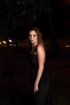 Zosia sesja zdjęciowa z modelką wieczorem w Gdyni