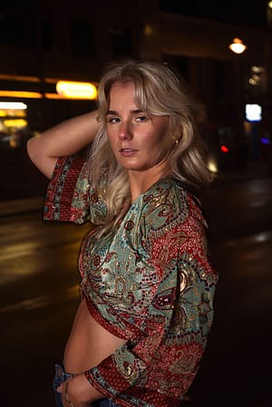 Dani sesja zdjęciowa z parą nocną porą w gdyni