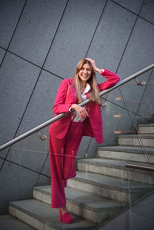 Oliwia sesja zdjęciowa portretowa z dziewczyną za dnia w Gdynia Sea Towers